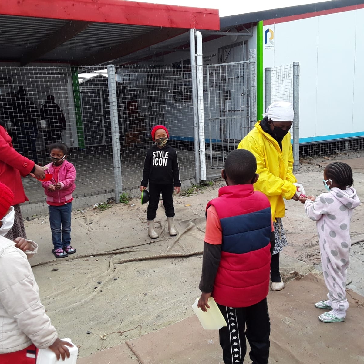 Feeding Programmes – Poor communities – Breadline Africa